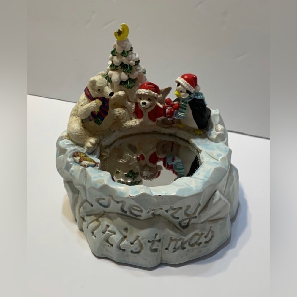 Vintage music box plays “joy to the world”